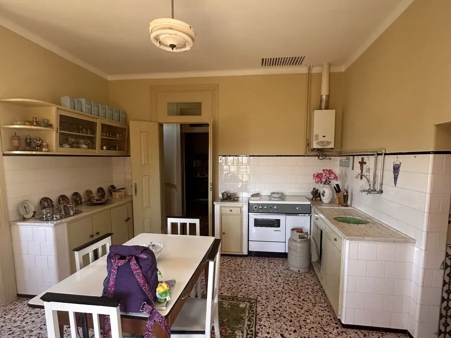 Cozinha original numa casa antiga portuguesa